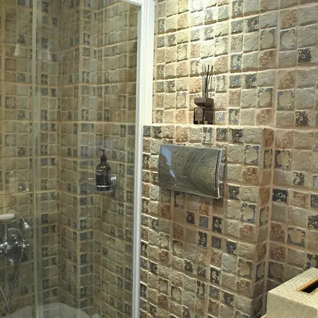 Pende Traditional Luxury